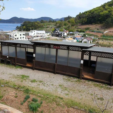 Tongyeong Yehyang Pension Екстер'єр фото