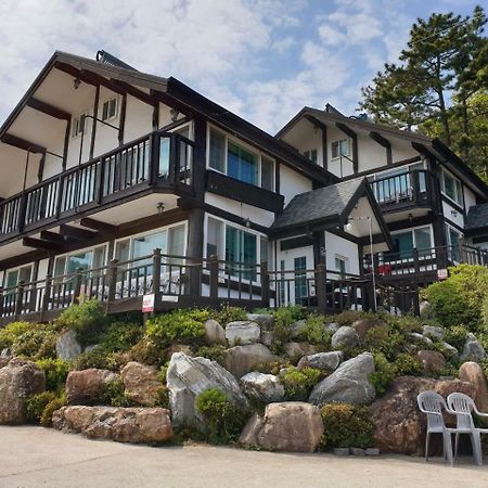 Tongyeong Yehyang Pension Екстер'єр фото