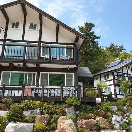 Tongyeong Yehyang Pension Екстер'єр фото