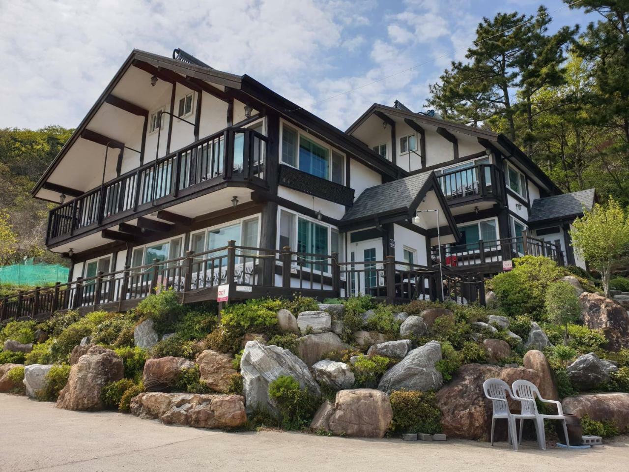 Tongyeong Yehyang Pension Екстер'єр фото