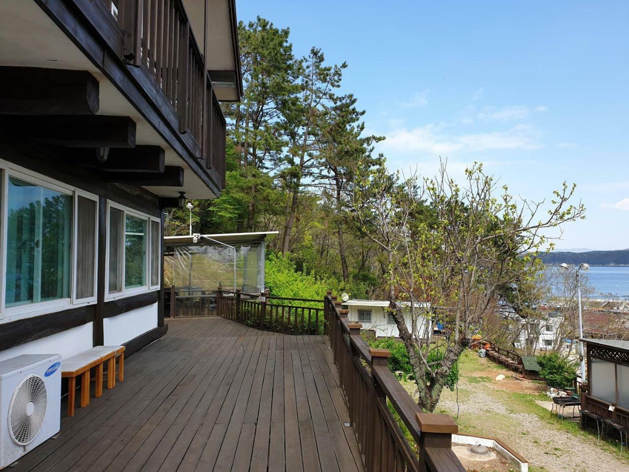 Tongyeong Yehyang Pension Екстер'єр фото