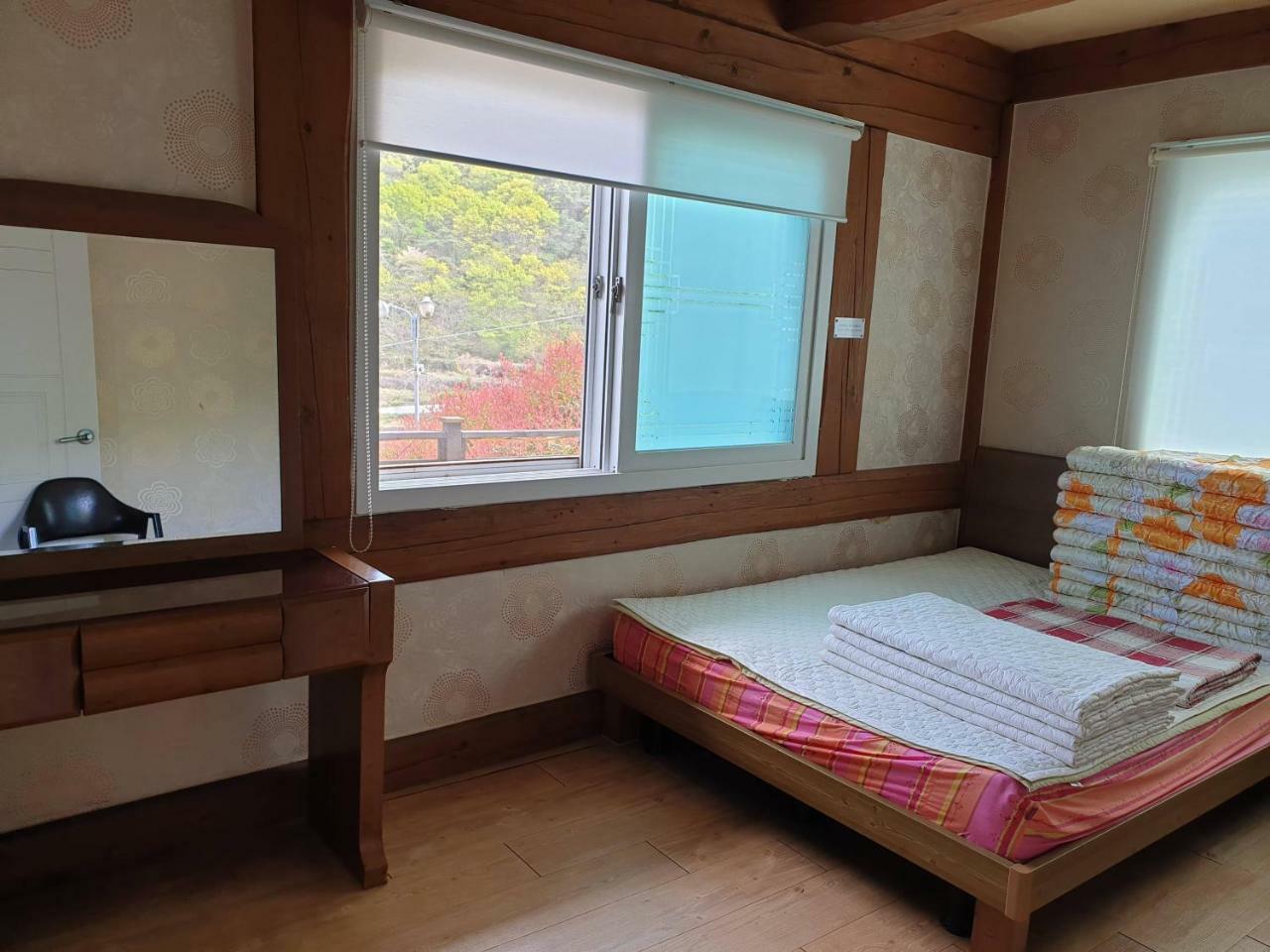 Tongyeong Yehyang Pension Екстер'єр фото