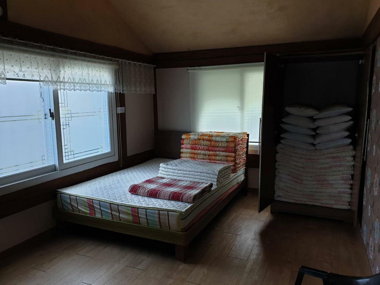 Tongyeong Yehyang Pension Екстер'єр фото