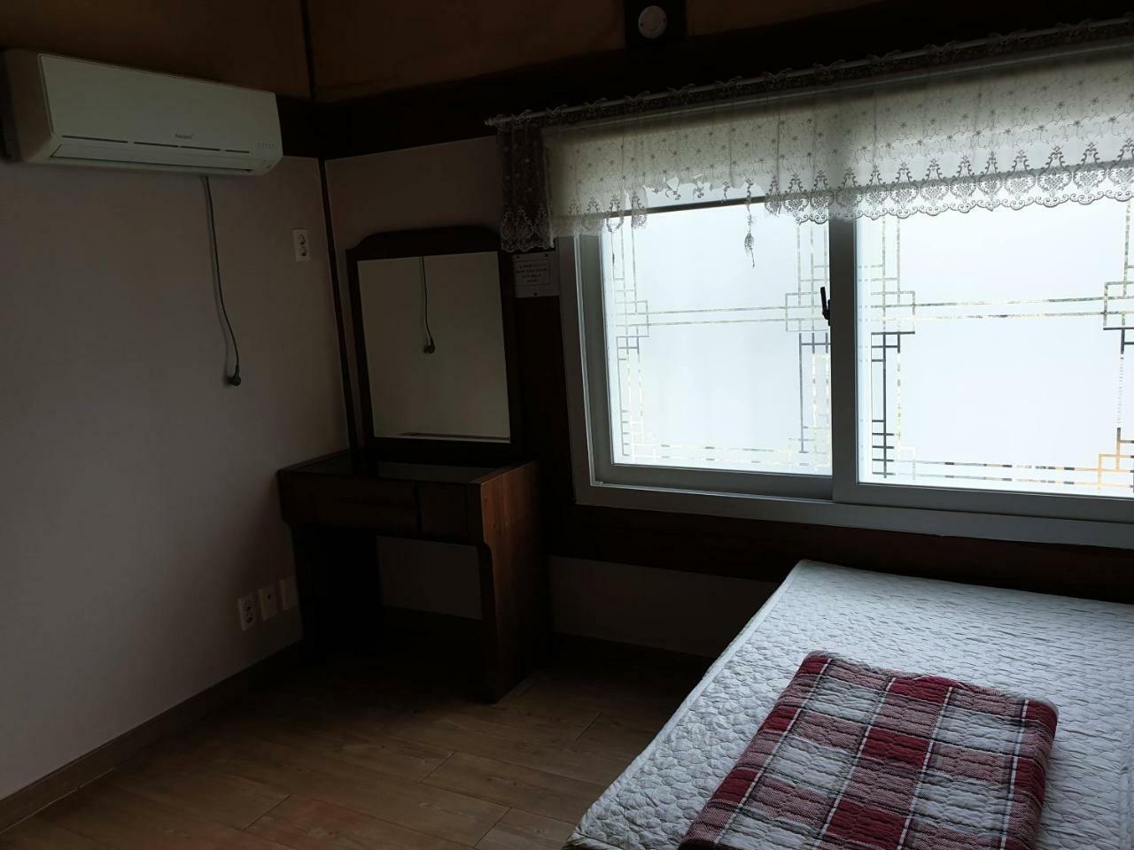 Tongyeong Yehyang Pension Екстер'єр фото