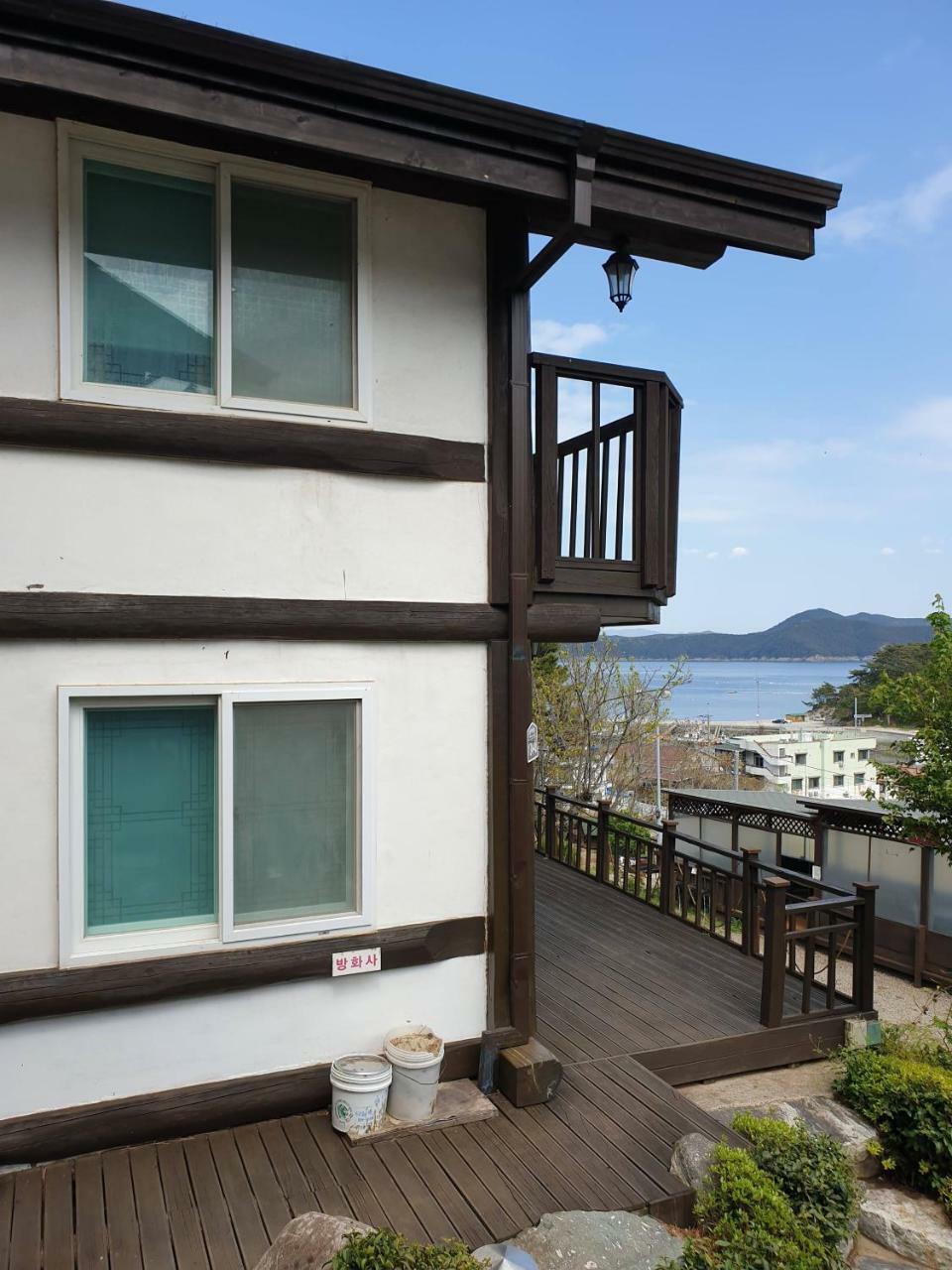 Tongyeong Yehyang Pension Екстер'єр фото