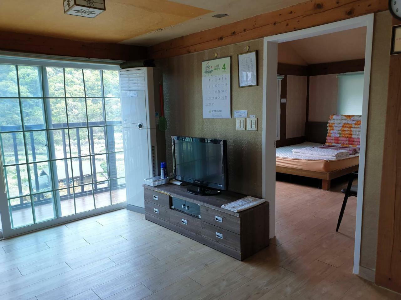 Tongyeong Yehyang Pension Екстер'єр фото