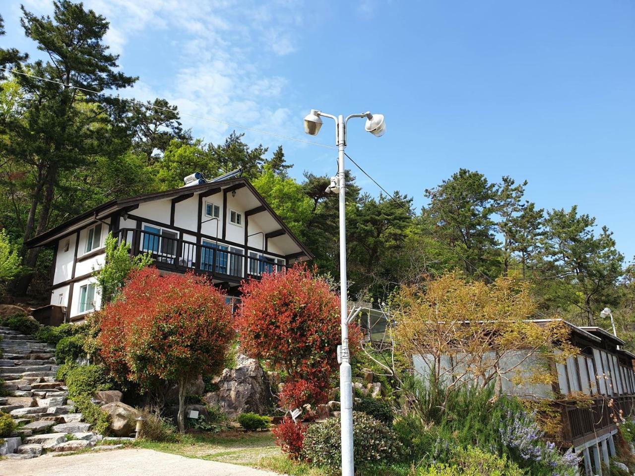 Tongyeong Yehyang Pension Екстер'єр фото