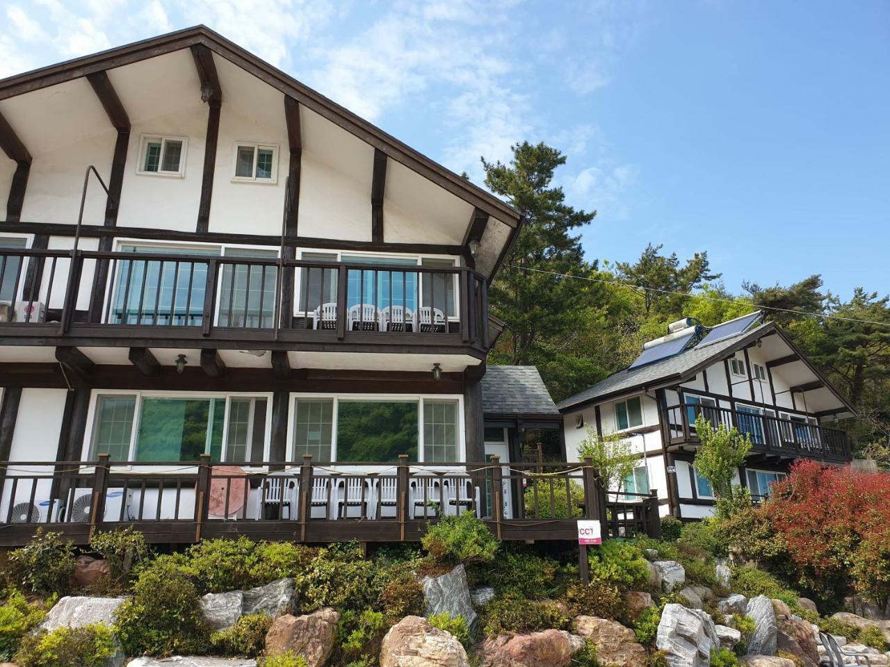 Tongyeong Yehyang Pension Екстер'єр фото